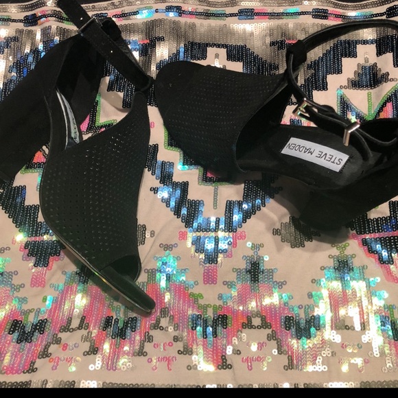 Sandals - Picture 2 of 8